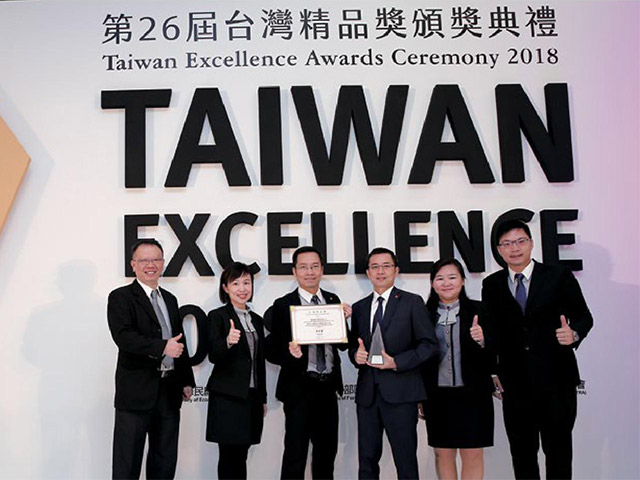 慶鴻機電連六年獲台灣精品獎再奪銀質 AP3020L超精密放電加工機 精密與智慧兼備